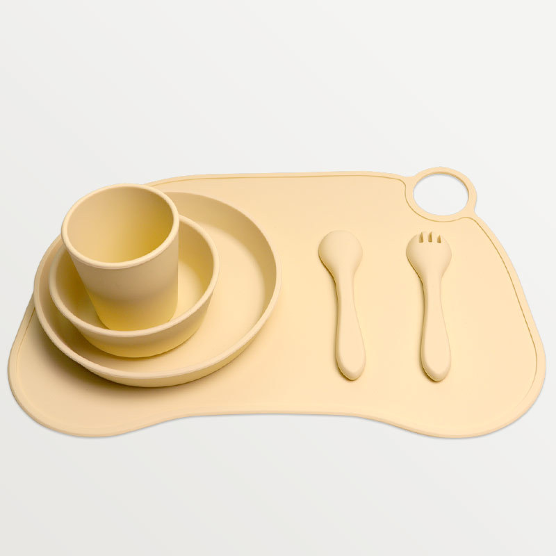 Comida para bebés vajilla traje de aprendizaje suplemento alimenticio de cinco piezas de silicona de grado alimenticio seguridad garantizada niños lechón diseño