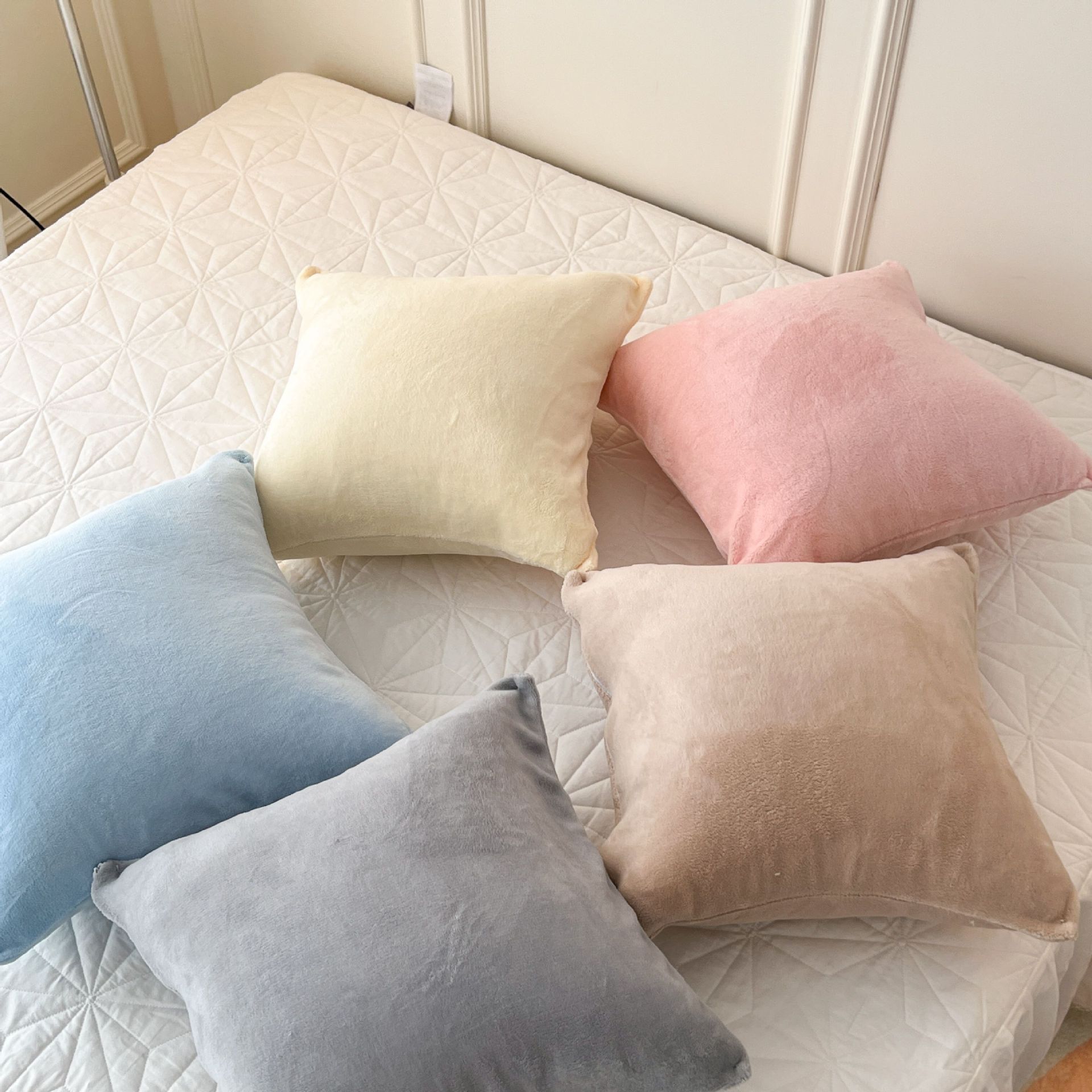 25牛奶绒抱枕秋冬新款纯色家居靠枕床上用品加厚保暖南通家纺批发