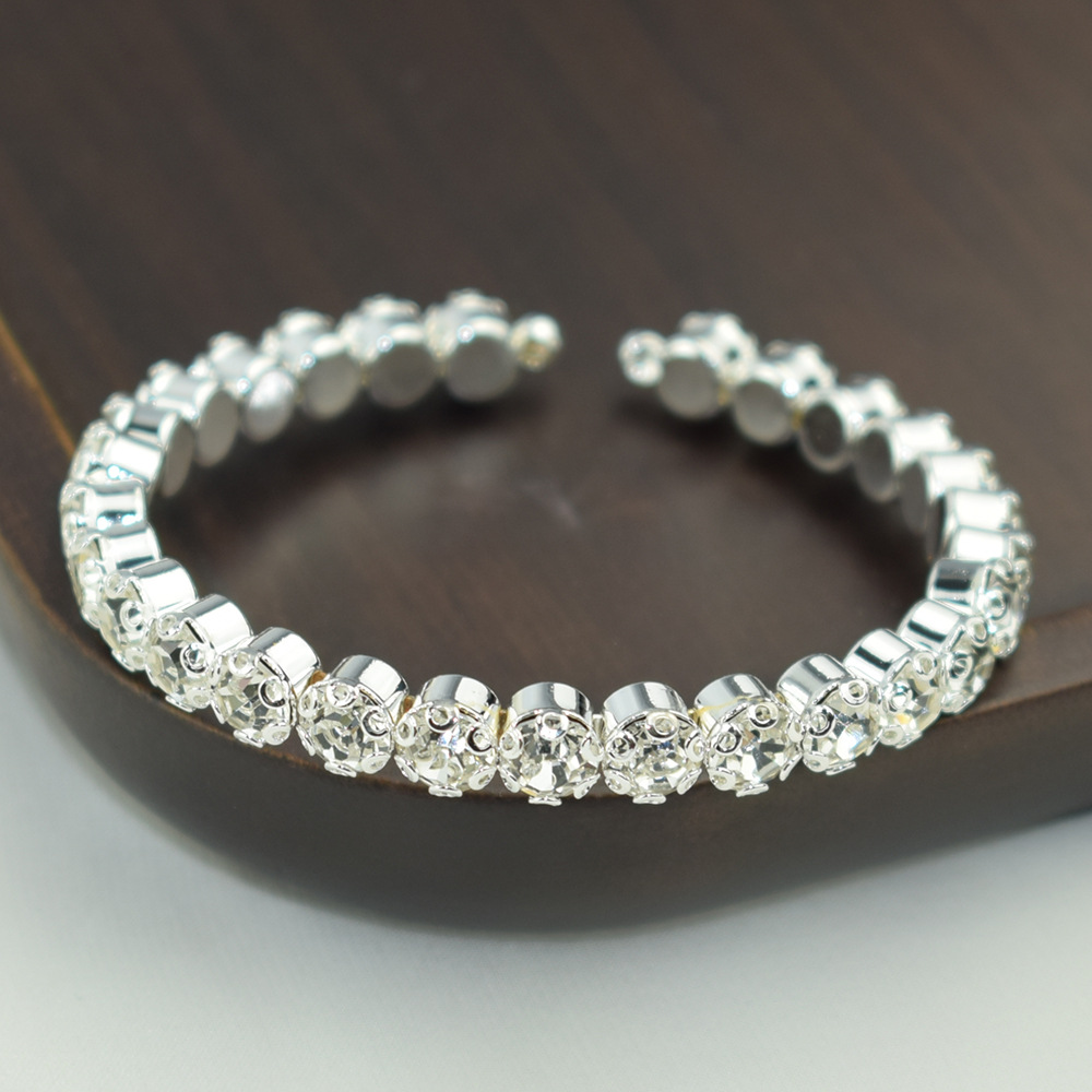 Luxurious Round Rhinestone Womenu0027S Bangle
