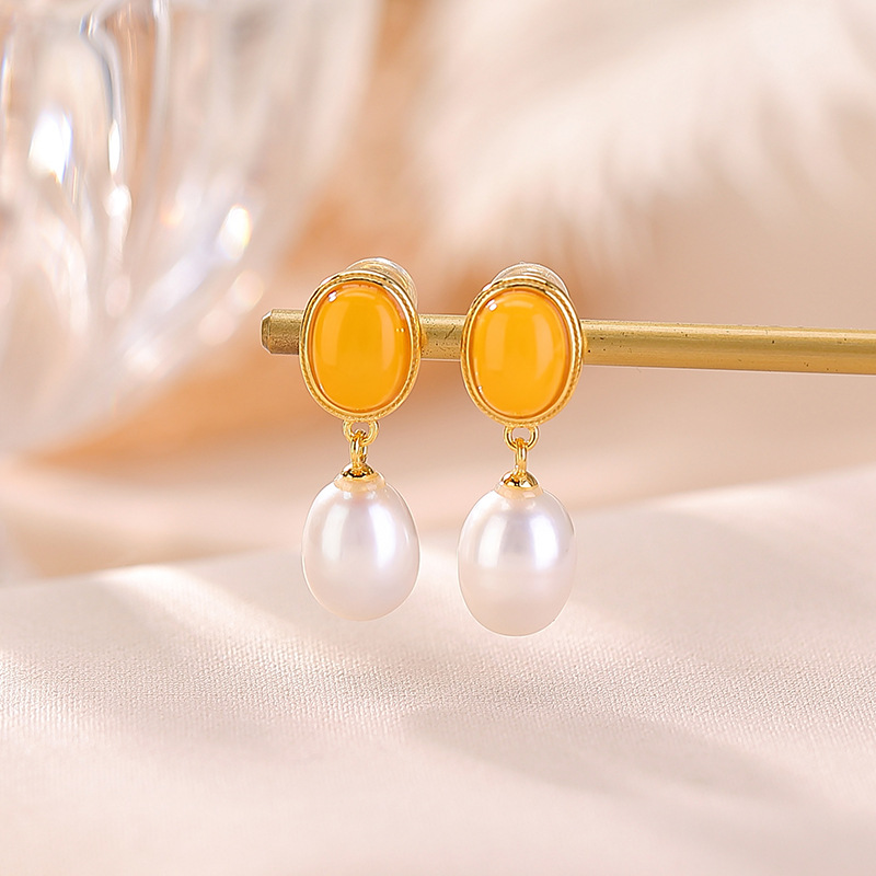 Bông tai bạc S925 mạ vàng đính ngọc trai nước ngọt và đá jasper sáp ong mặt trứng phong cách retro — Mô hình sáp ong