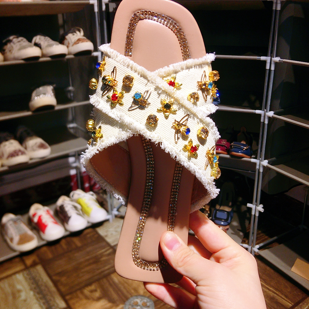 2023 nouvelle version coréenne brodé strass petite abeille sandales et pantoufles fond plat ethnique vent net rouge sandales femmes ordre_voghion.com