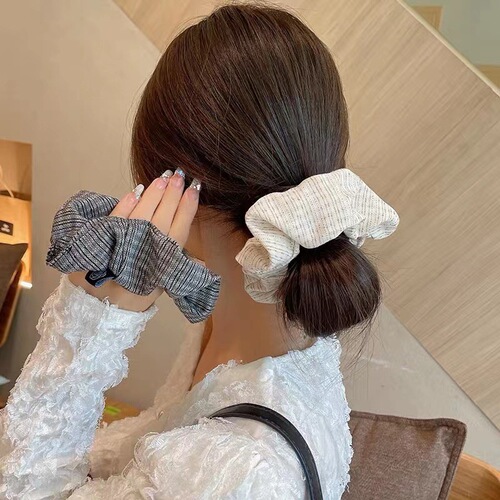 Autumn and winter French elegant large intestine hair tie with temperament plaid pleated headband tied in a ponytail at the back of the head with floral hair accessories
