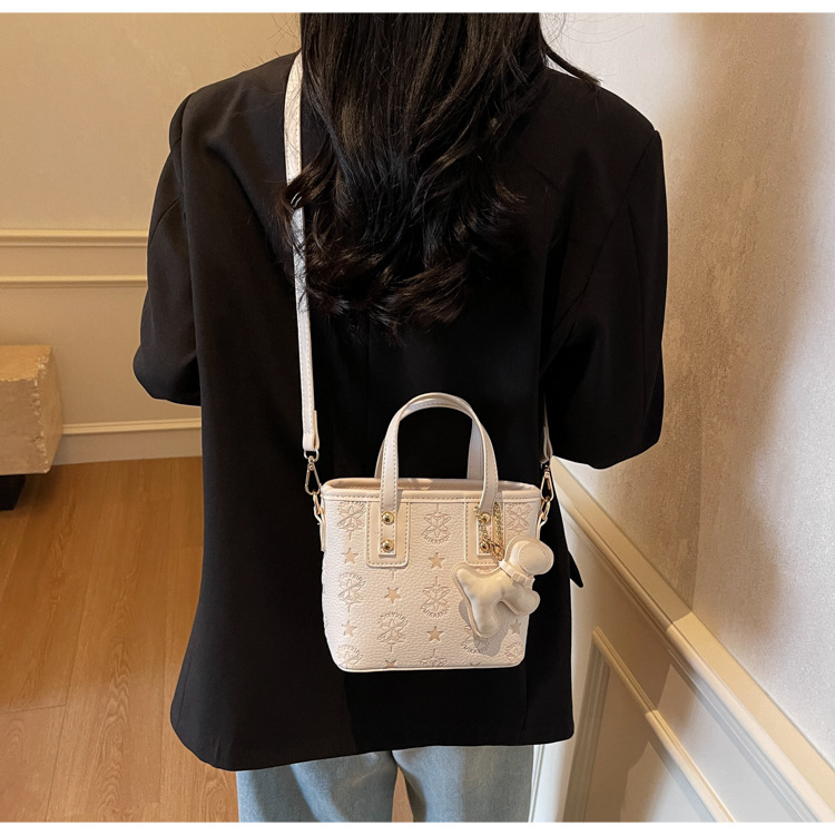 French niche fashion handbag for women, 2025 new high-end and stylish crossbody bag, casual and versatile bucket bag undefined