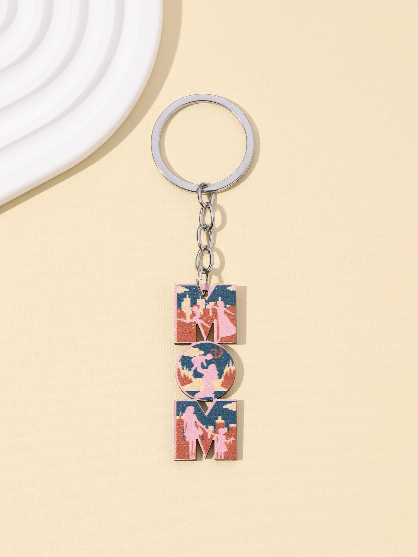 11g Weight Keychain Classification 1 Piece Quantity Casual, Holiday, Daily Occasion Wood Material Mother'S Day Festival Letter, Chrysanthemum Pattern Unisex Gender Pastoral Style Pastoral Letter Chrysanthemum Wood Mother'S Day Unisex Keychain 9