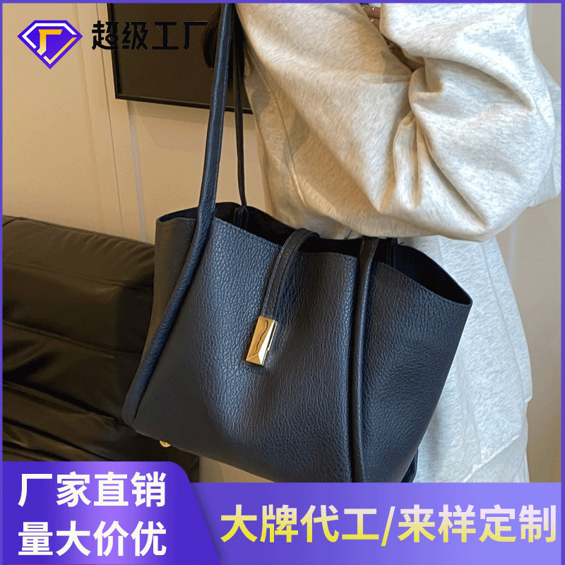 大容量シンプルなトートバッグ女性のための 2025 新しいファッション通勤ショルダーバッグデザインニッチウィングバッグ|undefined