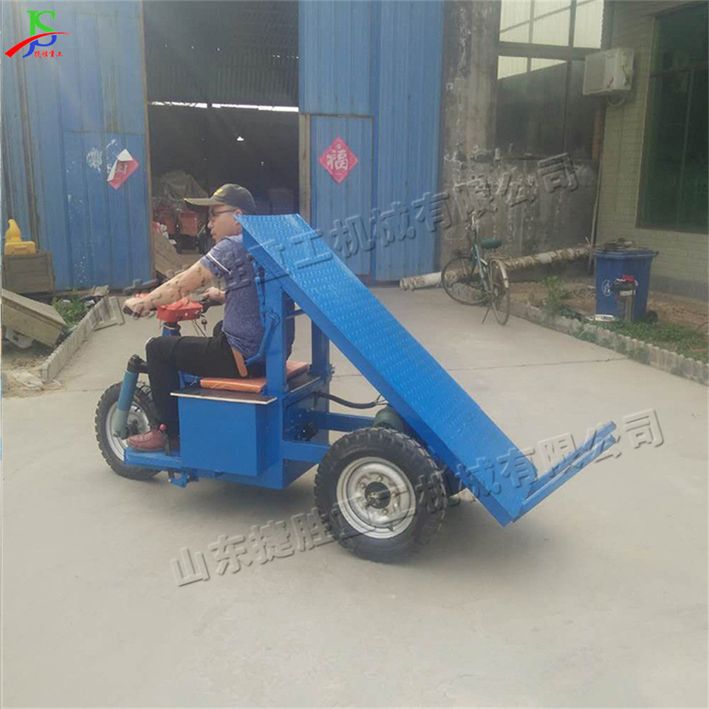 Camión eléctrico de ladrillo plano pequeño camión de volteo de manivela tipo automóvil sitio de construcción camión de carga y descarga de ladrillo trasero de tres ruedas