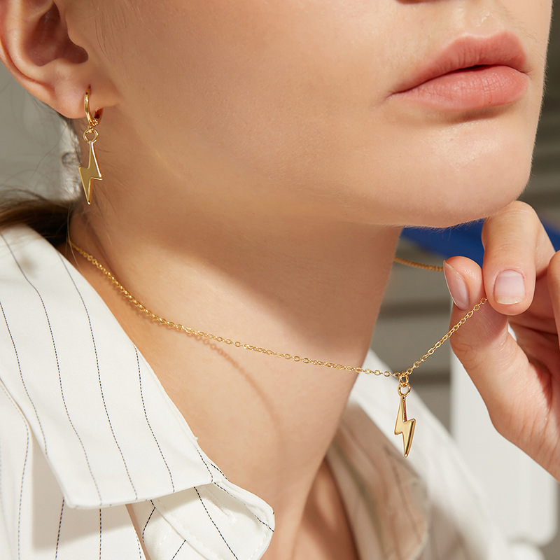 Einfacher Stil Blitz Kupfer Ohrringe Halskette Vergoldet Kupfer Halsketten display picture 1