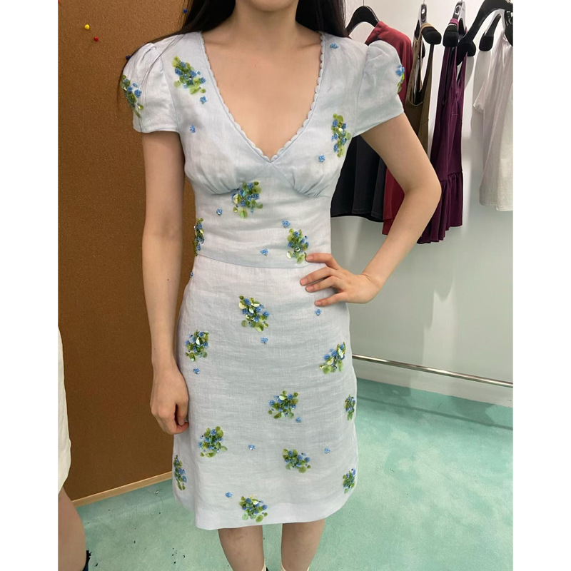[in Stock] 2026 Summer Style Elegant Deep V-Neck Short-Sleeved Hand-Beaded Slim-Fit Straight Dress 26218