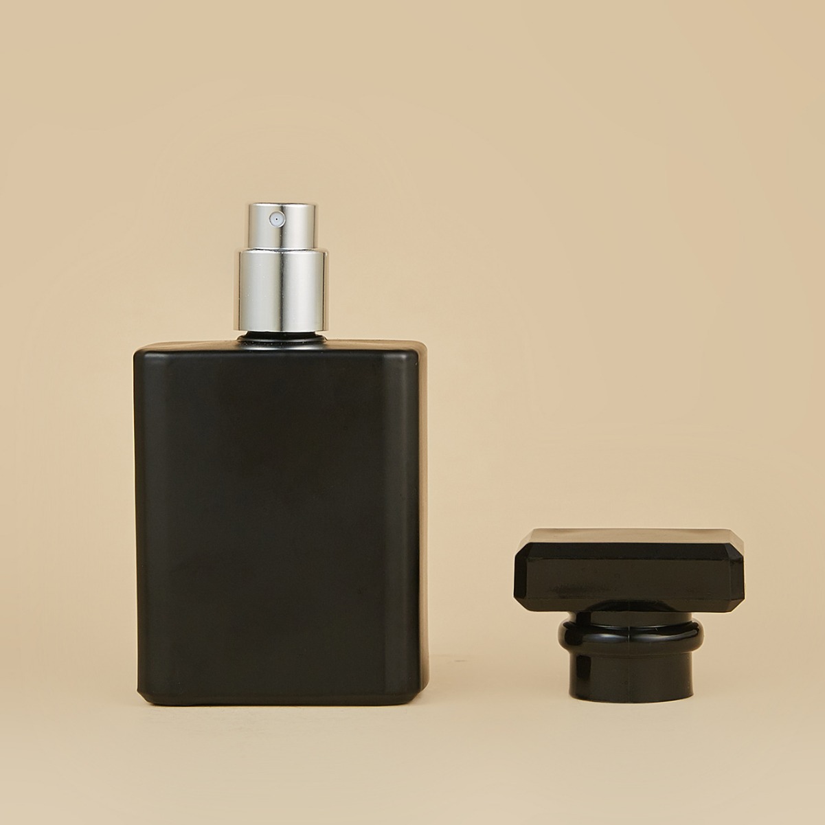 30ml50ml botella de perfume de vidrio de boca de tornillo avanzado líquido sub-embalaje botella de spray cuadrado maquillaje botella vacía de alta gama