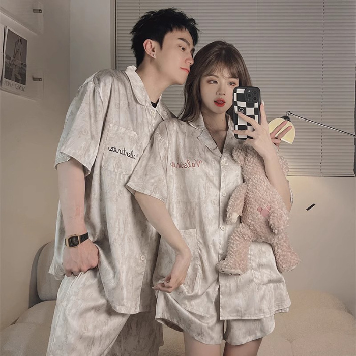 Pajamas de pareja de oso de alto nivel de verano de seda de hielo de mangas cortas delgadas vestidas de seda para hombres de verano
