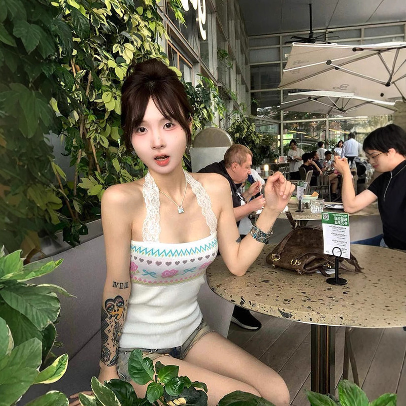 Lace Splicing Jacquard Halterneck Vest for Women in Summer, Front and Back Wear, Slim Design, Pure Lust Top for Outer Wear