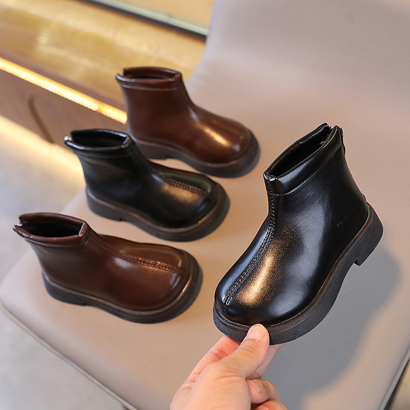 Botas de couro Martin 2024 outono inverno novas para meninas estilo britânico, sola macia e cano baixo, na moda para crianças e_voghion.com