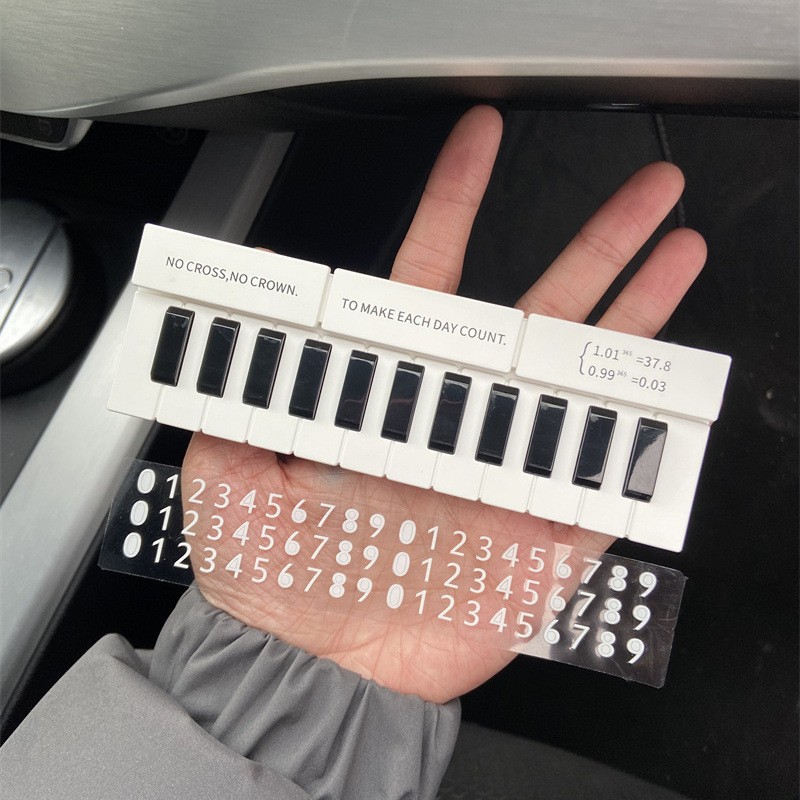 Señal de estacionamiento de piano blanco