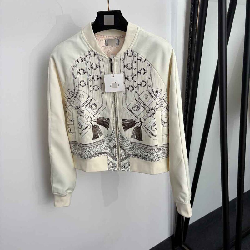 New logo zipper, equestrian tassel print long-sleeve jacket, comfortable printed silk lining New logo zipper, equestrian tassel print long-sleeve jacket, comfortable printed silk lining