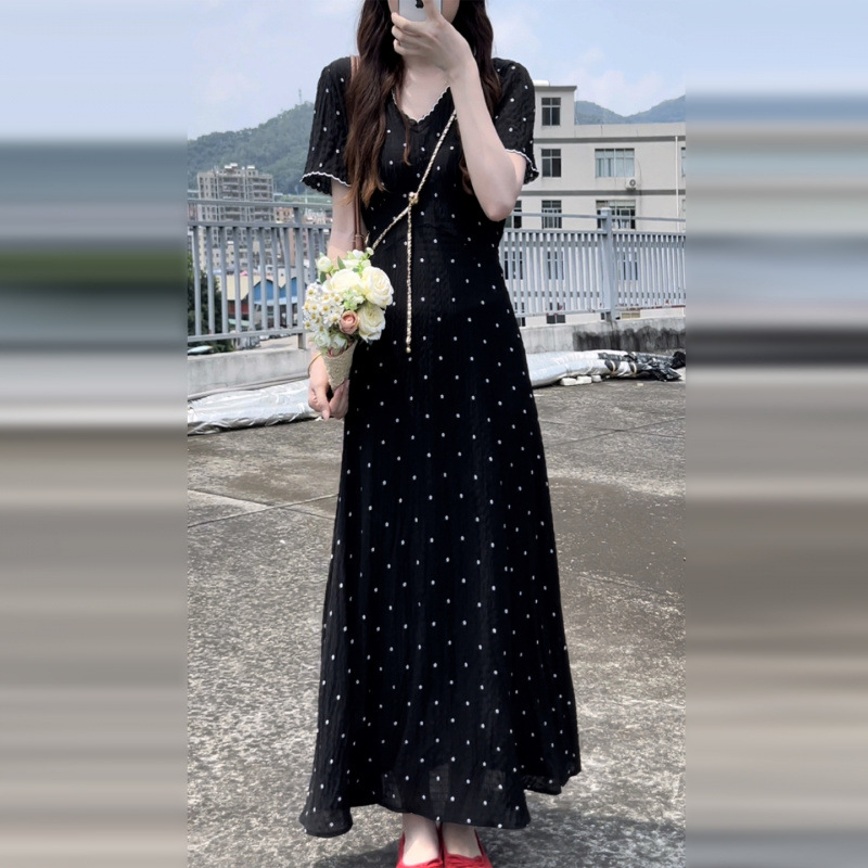 French-Style Black Short-Sleeved V-Neck Floral Dress for Women, Summer 2026 New Style, Very Beautiful, Waist-Cinching, Slimming Long Dress