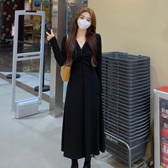 大码女2025春秋新款胖mm显瘦赫本风小黑裙法式v领打底针织连衣裙