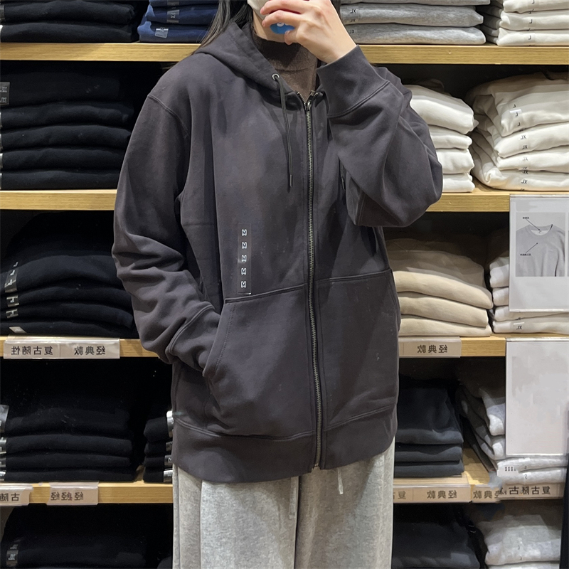 짙은 회색