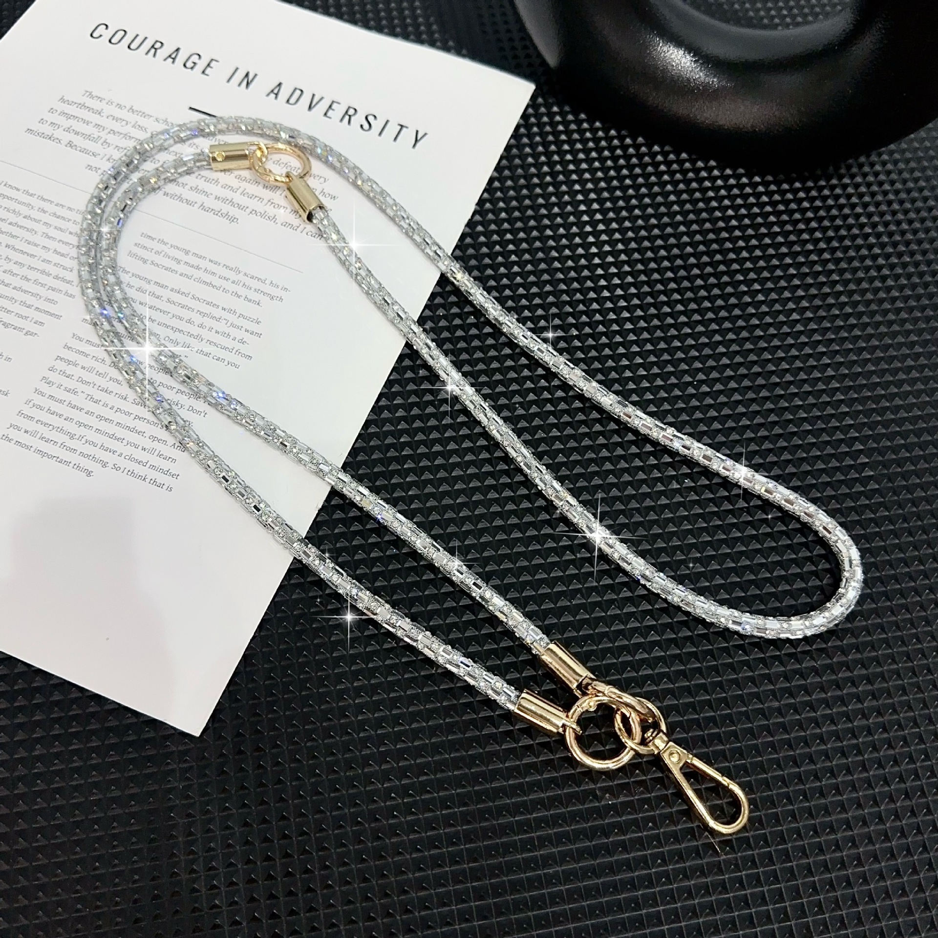 0.7 Cadena de mensajero tres en uno de tira larga de cristal, cordón creativo para teléfono móvil multiusos, joyería de pulsera de diamantes flash de alta calidad, nuevo