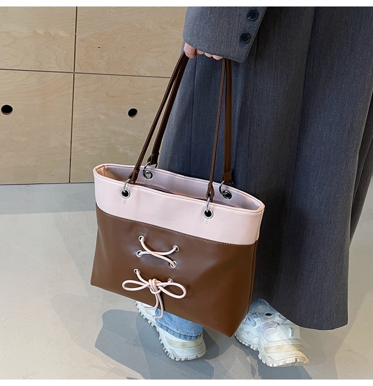 Femmes Moyen Faux Cuir Bloc De Couleur De Base Carré Fermeture Éclair Sac À Main display picture 4