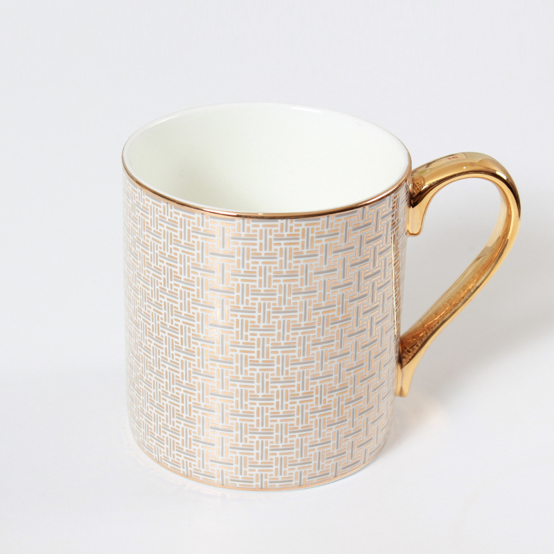 Taza de cerámica de estilo europeo con tapa, cuchara, taza de pareja de alto valor, un par de tazas de agua creativas, exquisitos recuerdos de porcelana de hueso