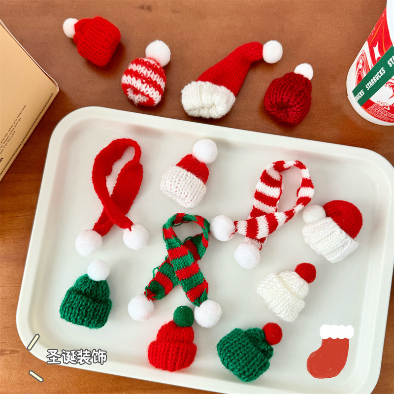 Christmas decoration handmade DIY mini finger wool knitted hat scarf doll clothing accessories wholesale Christmas decoration handmade DIY mini finger wool knitted hat scarf doll clothing accessories wholesale