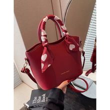 批发女包红色新娘包婚包新款小众流行百搭斜挎包水桶包手提包