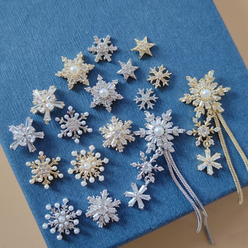 New Nail Art Accessories Christmas Zircon Snowflake Series Super Shiny Light Luxury Three-Dimensional Snowflake Pendant Tassel Nail Rhinestones