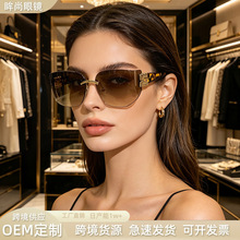 2026新款时尚方形无框切边曲面太阳镜女ins个性辣妹街拍小框墨镜