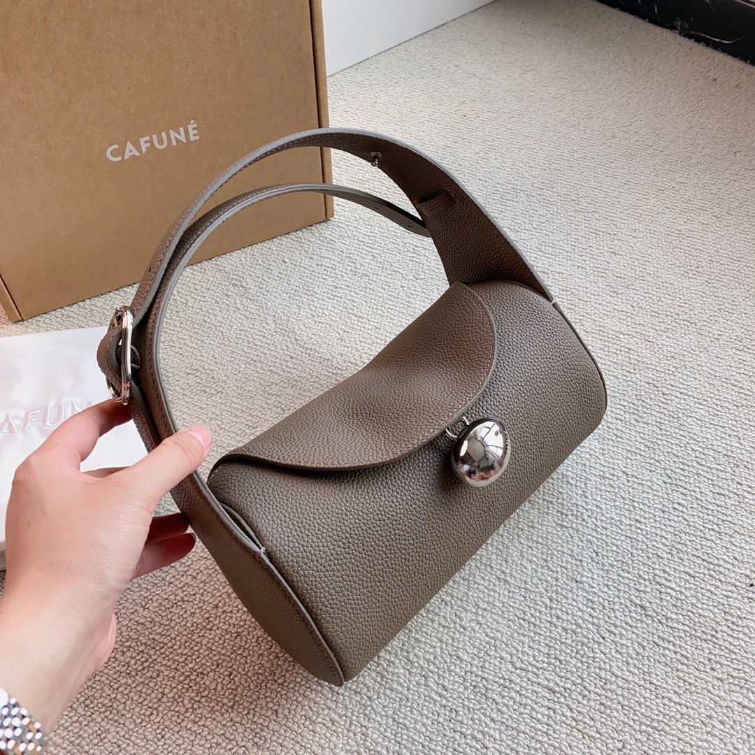 2024 New Hong Kong niche with high-end feel for women's lychee patterned cowhide commuting single shoulder underarm_voghion.com