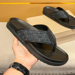 Slippers for Men 2025 New European Station Thick-Soled Comfortable Outer Wear Beach Shoes Accessible Luxury Genuine Leather Non-Slip Wear-Resistant Flip-Flops