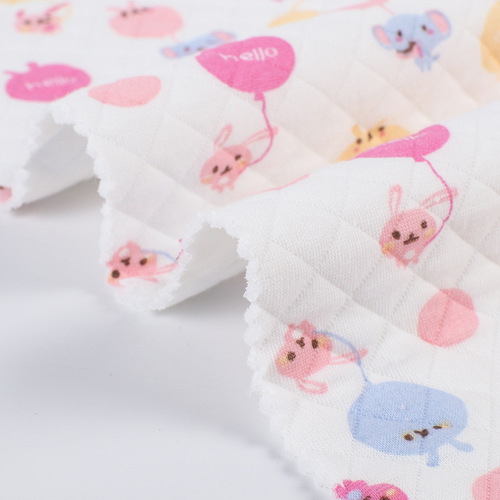 Diamond-patterned jacquard air-layer printed three-layer quilted thermal underwear fabric, with metallic thread—ideal for cozy home wear and knitted fabrics.