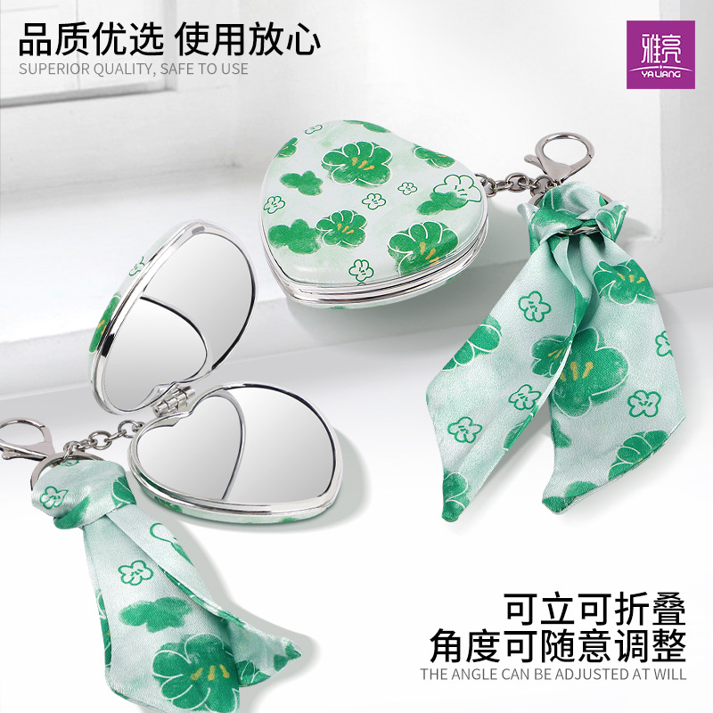 Espejo plegable con llavero en forma de corazón creativo Espejo pequeño portátil de doble cara de alto valor para la imagen Espejo de bolsa colgante de cinta personalizado