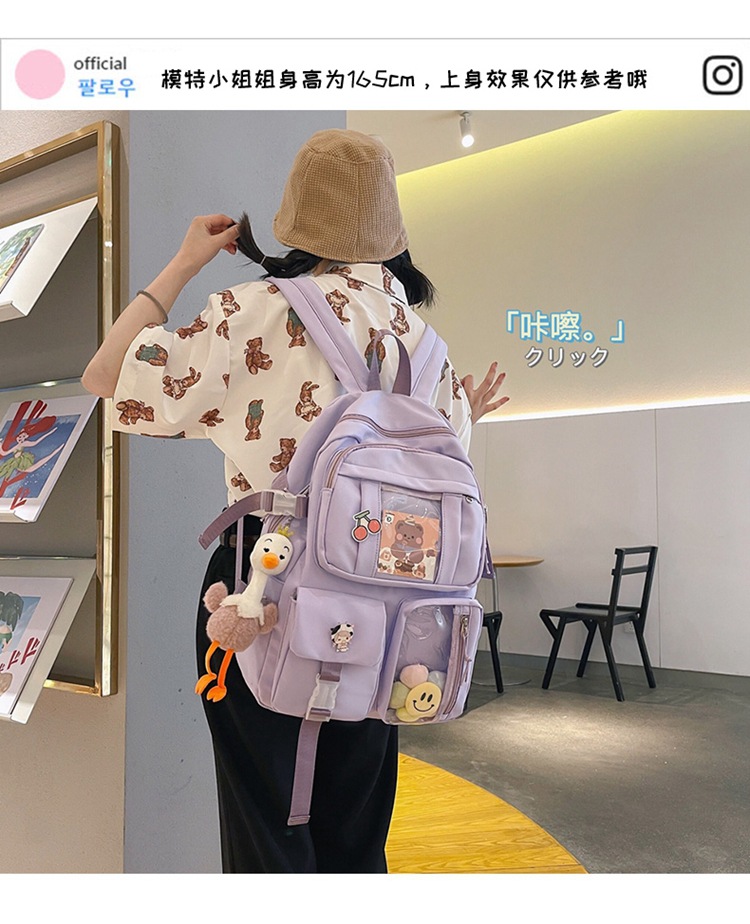 帆布（canvas）是一种较粗厚的棉织物或麻织物。因最初用于船帆而得名。一般多采用平纹组织，少量的用斜纹组织，经纬纱均用多股线。帆布通常分粗帆布和细帆布两大类。此外，还有橡胶帆布，防火、防辐射用的屏蔽帆布，造纸机用的帆布。