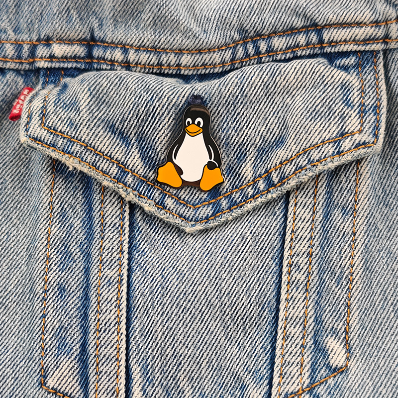 Cute Sitting Posture Linux Penguin T Cartoon Enamel Brooch Niche Metal Backpack Suit Creative Decoration Wholesale