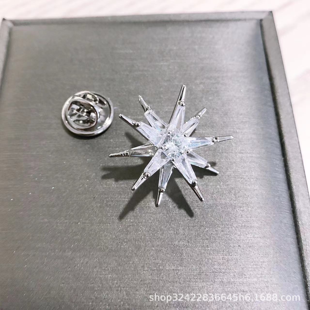 Broche giratorio de circón de copo de nieve súper hermoso ramillete tridimensional de alto grado de estilo coreano elegante traje abrigo hebilla