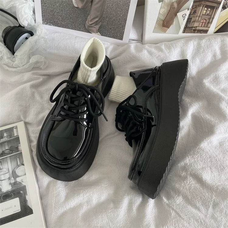 Клар platform high-top leather shoes, English/British style, 2023 collection, platform sole