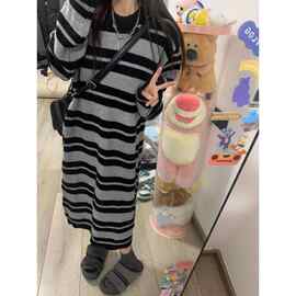慵懒风条纹毛衣针织连衣裙宽松中长款秋冬新款打底内搭过膝长裙子
