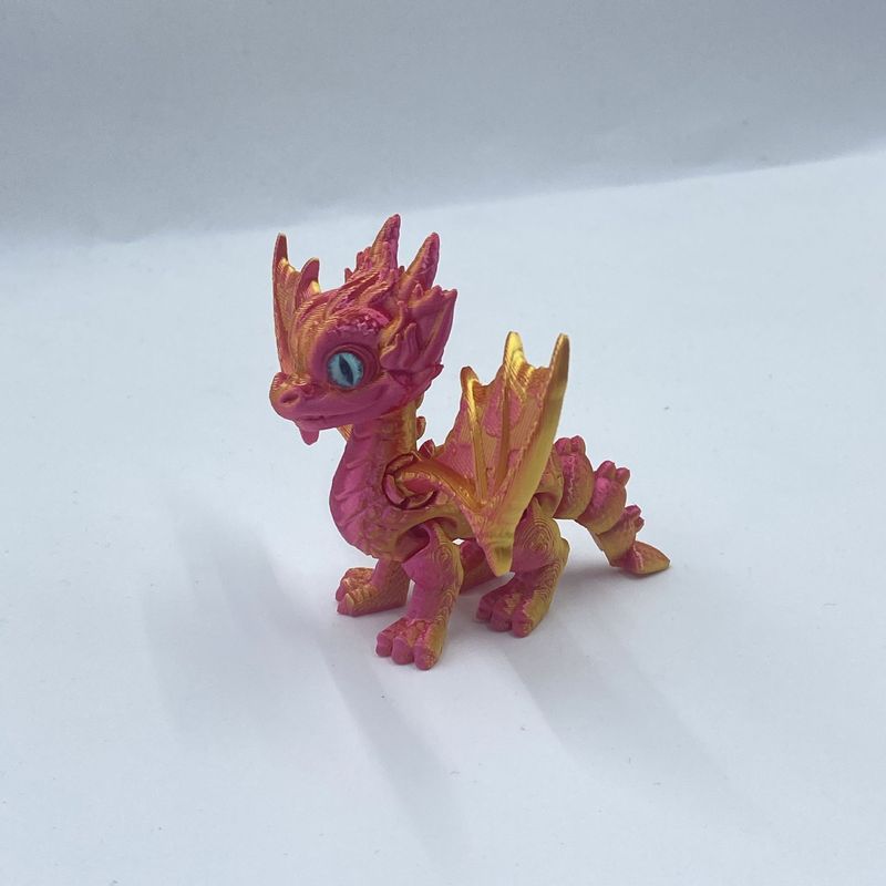 3Dプリントされたかわいい西洋のドラゴンの羽と尾は縮めたり動かしたりできる関節が付いており、子供向けのギフト、おもちゃ、モデルの装飾品です。|undefined