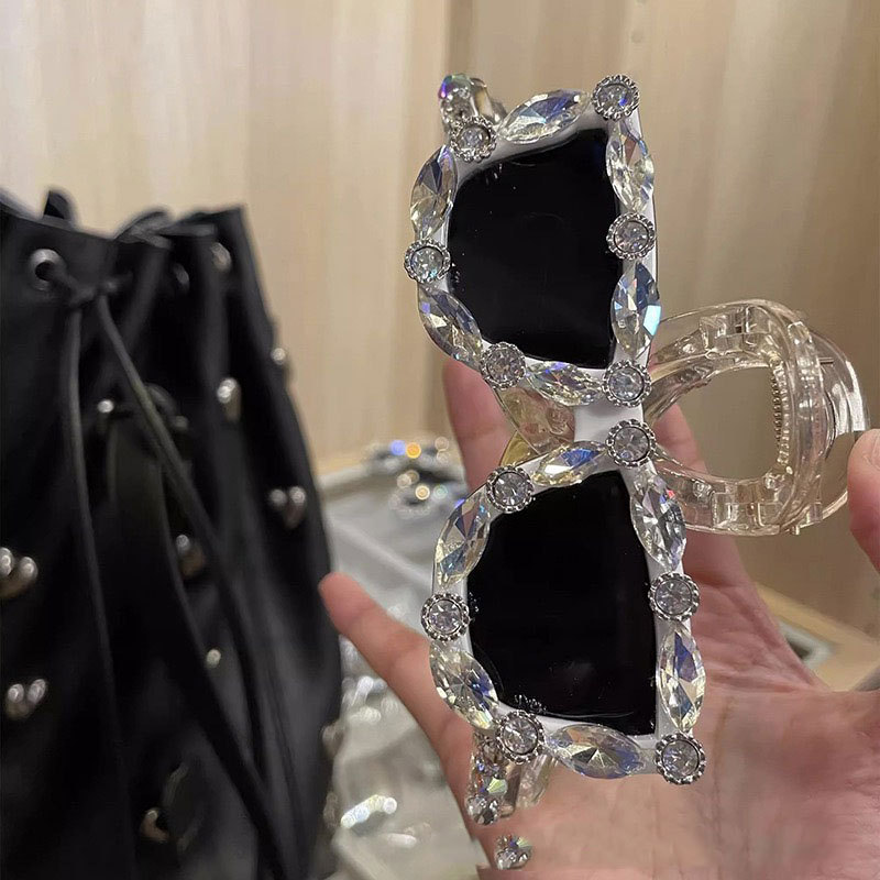 세련된 안경 클립