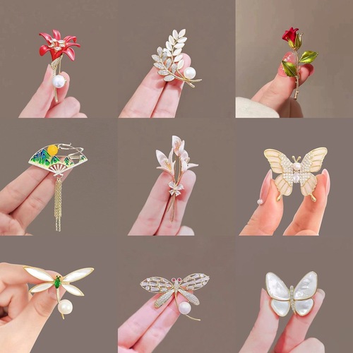 Gourmet fashion butterfly pearl flower brooch for women, high-end, delicate and elegant, dress flower, suit coat accessory pin