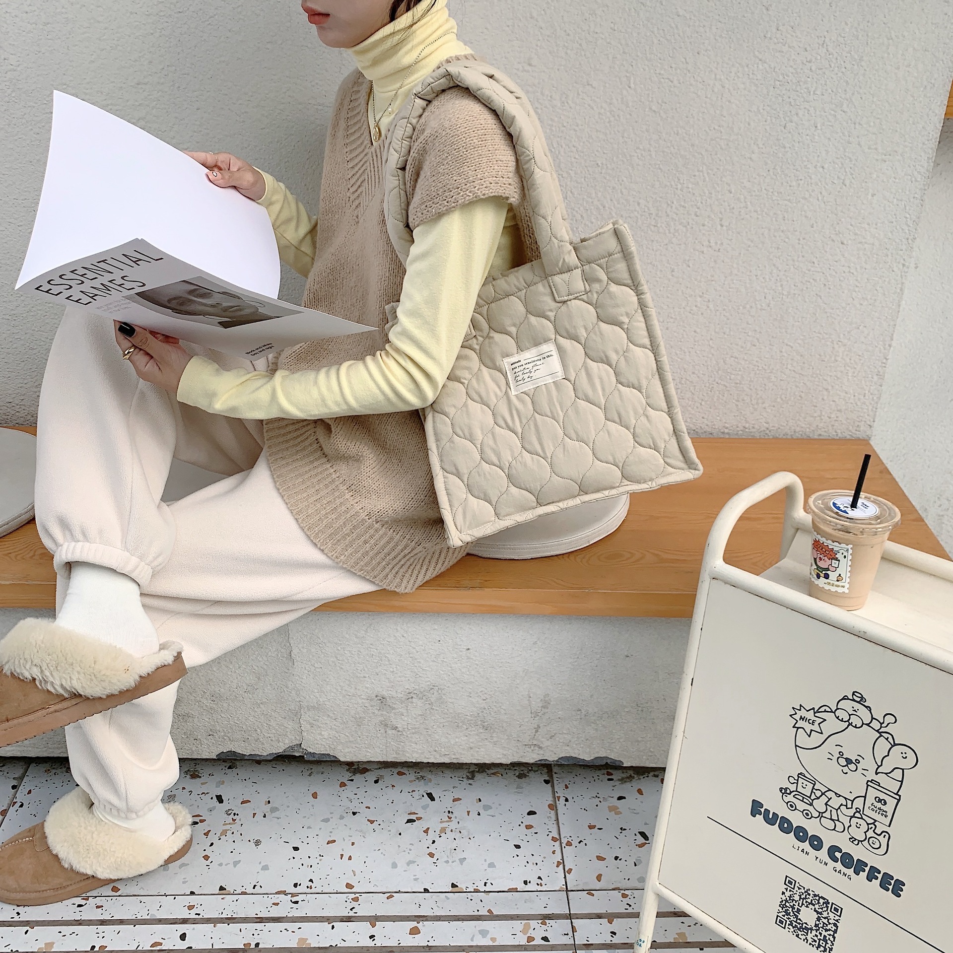 【 In Stock 】210301 large-capacity single-shoulder tote bag, quilted gourd hand-held commuter bag, autumn and winter hand-held bag for women undefined