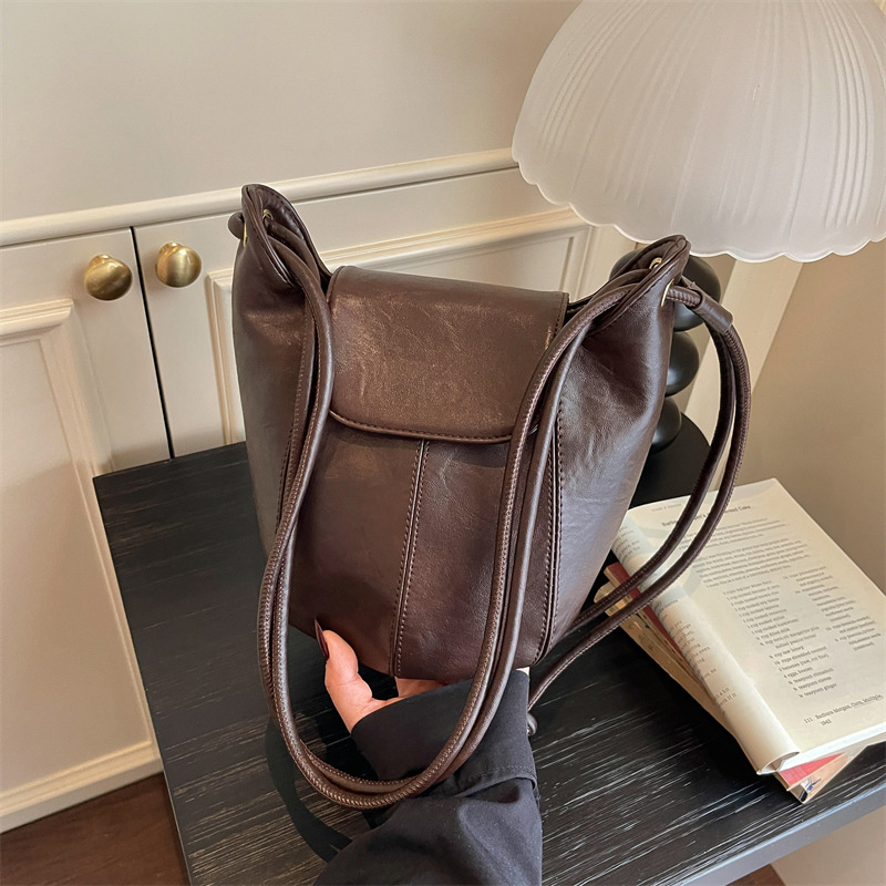Cross-Border New Niche Design Bucket Bag for Women, Versatile Trendy High-End Retro Commuter Shoulder Bag Crossbody Bag