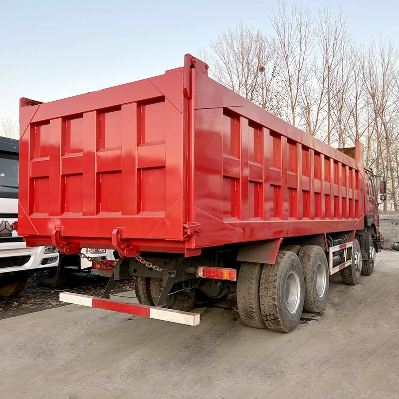 Перевозка бывшего в употреблении 12-колесного самосвала Howo, двухосного самосвала, самосвала с правым рулем для мусора.