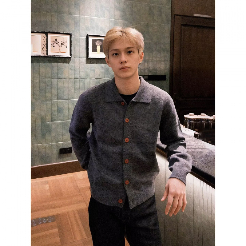 Gray Lazy Style Cardigan Knitwear Men's Autumn and Winter High-End Red Button Long-Sleeved Bottoming Knitwear Jacket Gray Lazy Style Cardigan Knitwear Men's Autumn and Winter High-End Red Button Long-Sleeved Bottoming Knitwear Jacket