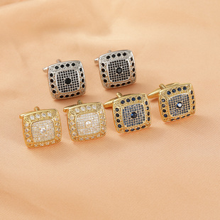 �W�����p��Ůʿ���b��۷��ʯ��ʽ�r����ʯ�M������ڿ����