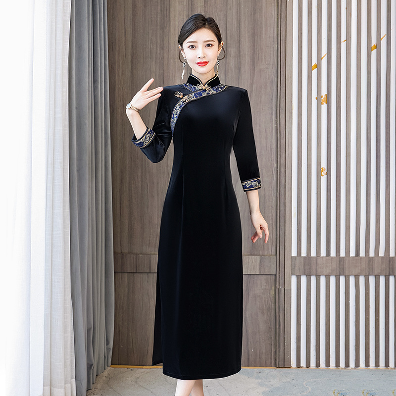 Wedding mom gold velvet improved cheongsam dress autumn and winter new high-end happy mother-in-law wedding banquet dress factory wholesale