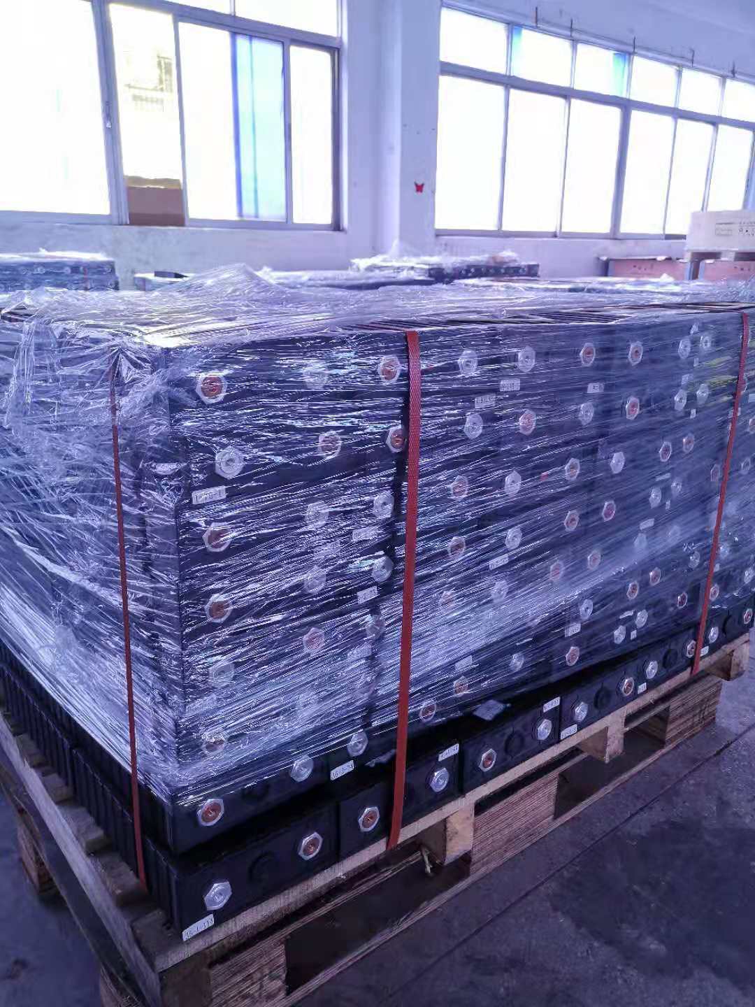 Zhongju 200Ah iron lithium battery electric vehicle, parking air