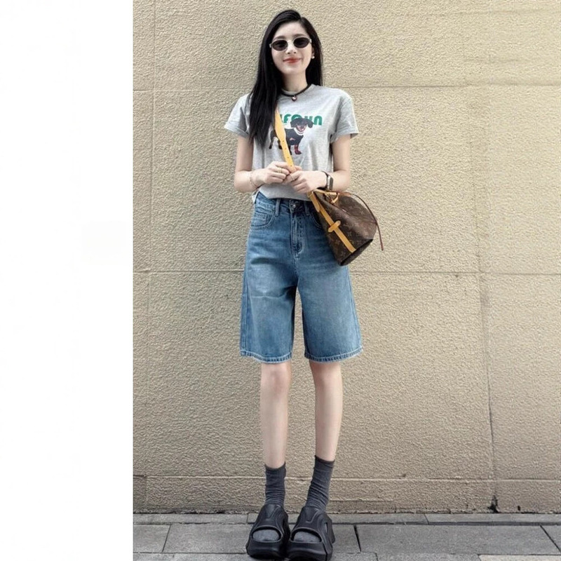 American Retro Blue Wide-Leg Denim Shorts for Women, 2026 Summer New Style, Slimming High-Waisted Loose Straight Mid-Length Shorts