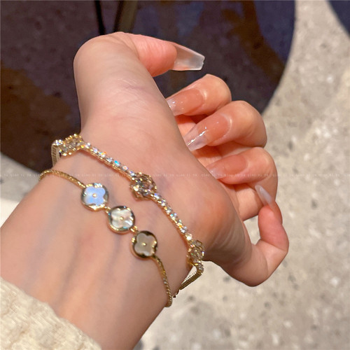 Natural Pearl Mother-of-Pearl Flower Bracelet  Exquisite Small Rose Rope Bracelet Unique Instagram Style Party Daily Accessory