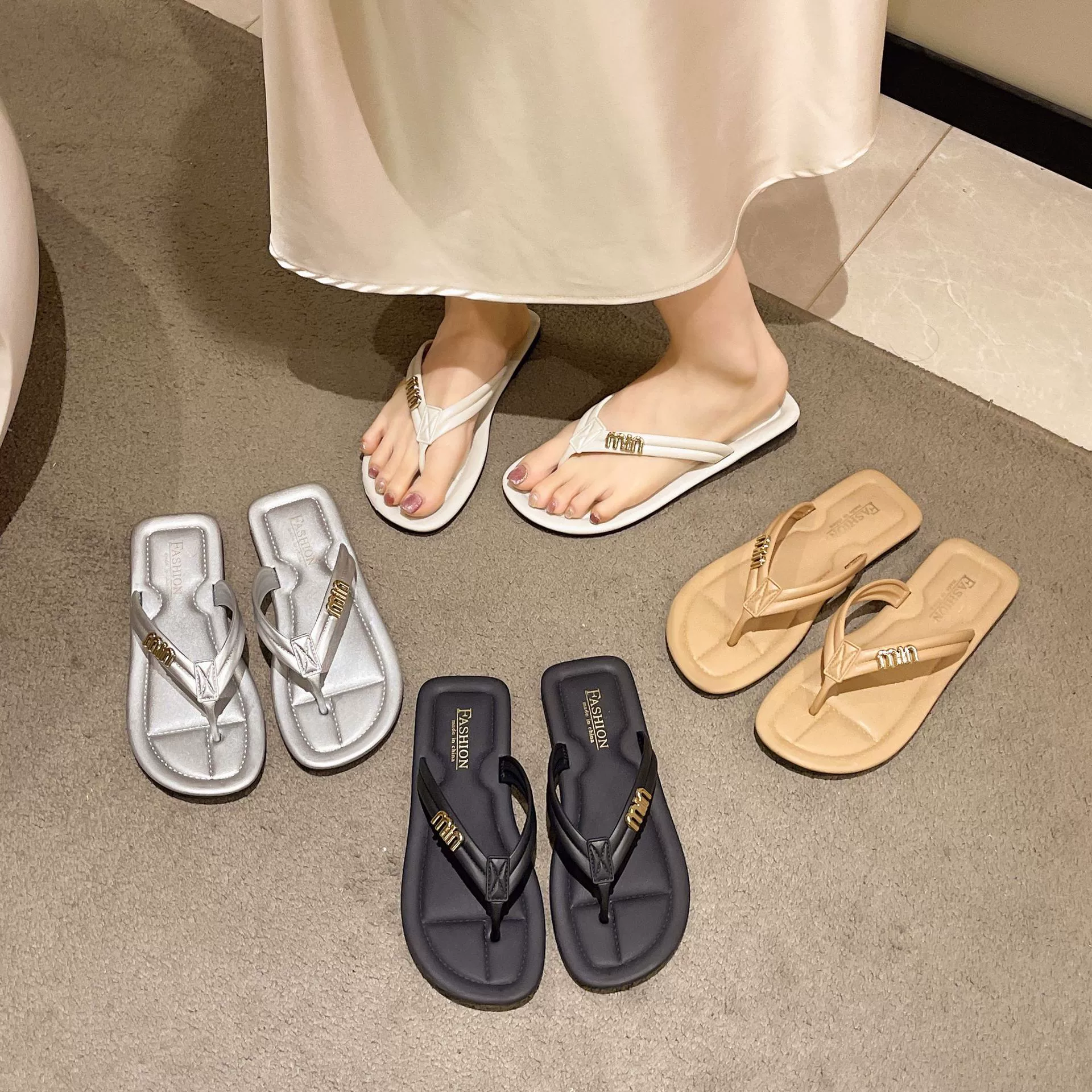 Женские шлепанцы в сказочном стиле, популярная летняя уличная одежда, нескользящая плоская подошва, модная универсальная стильная дорогая пляжная обувь.